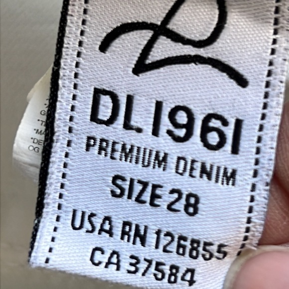 DL1961 Coco Curvy Straight Jeans, Size 28 - Picture 6 of 8
